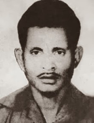 Biografi Satsuit Tubun Biografi Satsuit Tubun Karel Satsuit Tubun lahir di Tual, Maluku Tenggara. Sampai saat ini belum diketahui tanggal, bulan, dan tahun kelahirannnya yang pasti. Pendidikan umum diperoleh hanya sampai Sekolah Dasar dan tamat dalam tahun 1941. Ajun Inspektur Polisi Dua Anumerta Karel Satsuitubun adalah salah seorang Pahlawan Revolusi yang menjadi korban dari peristiwa Gerakan 30 september pada tahun 1965. Ia adalah pengawal dari J. Leimena. Ketika Karel Satsuitubun telah dewasa, ia memutuskan untuk masuk menjadi anggota POLRI. Ia pun diterima, lalu mengikuti Pendidikn Polisi. Setelah lulus, ia ditempatkan di Kesatuan Brimob Ambon dengan pangkat Agen Polisi Kelas Dua (sekarang Bhayangkara Dua Polisi). Kemudian ia ditarik ke Jakarta dan memiliki pangkat Agen Polisi Kelas Satu (sekarang Bhayangkara Satu Polisi). Ketika Bung Karno mengumandangkan TRIKORA yang isinya menuntut pengembalian Irian Barat kepada Indonesia dari tangan Belanda, seketika itu pula dilakukan Operasi Militer, ia pun ikut serta dalam perjuangan itu. Setelah Irian Barat berhasil dikembalikan, ia diberi tugas untuk mengawal kediaman Wakil Perdana Menteri Dr. J. Leimena di Jakarta. Berangsur-angsur pangkatnya naik menjadi Brigadir Polisi. Karena menganggap para pimpinan Angkatan Darat sebagai penghalang utama cita-citanya, maka PKI merencanakan untuk melakukan penculikan dan pembunuhan terhadap