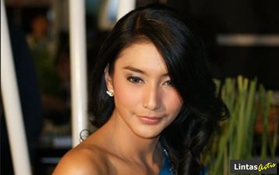 Tentang Tyas Mirasih artis berparas cantik - LINTAS ARTIS BERITA HEBOH