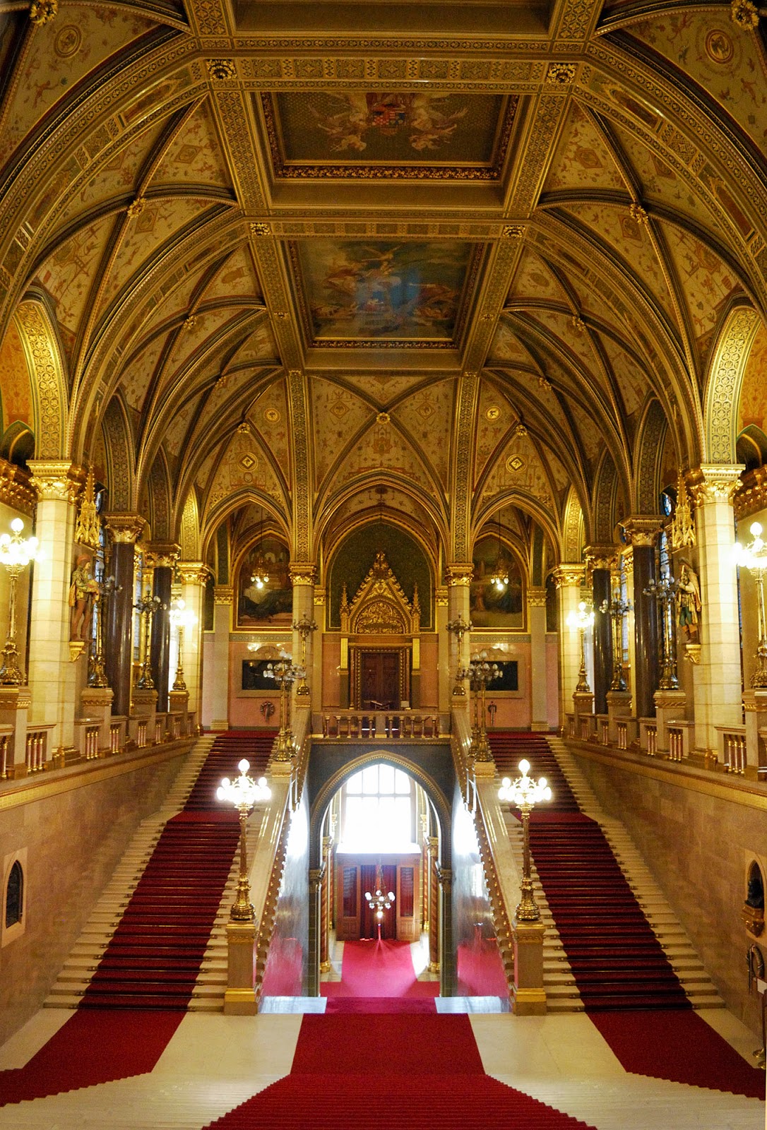 budapest guide itinerary instagram worthy spot sights landmarks hungary parliament tour