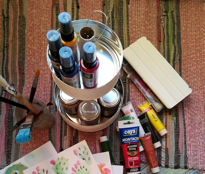 como-hacer-expositor-reciclando-latas-galletas