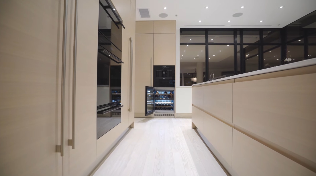 38 Interior Design Photos vs. 1211 Melville St #3801, Vancouver Luxury Penthouse Tour