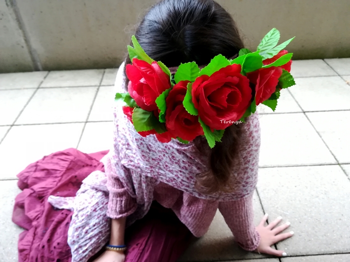 como-hacer-diadema-flores-Frida-Kahlo 
