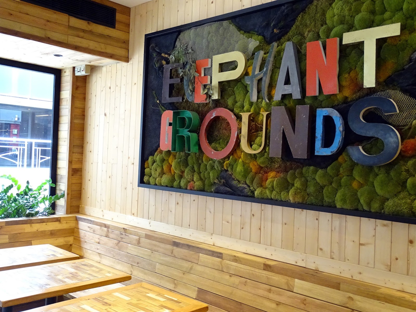 Elephant Grounds Starstreet (Hong Kong, CHINA) ★★★☆☆ A traveling