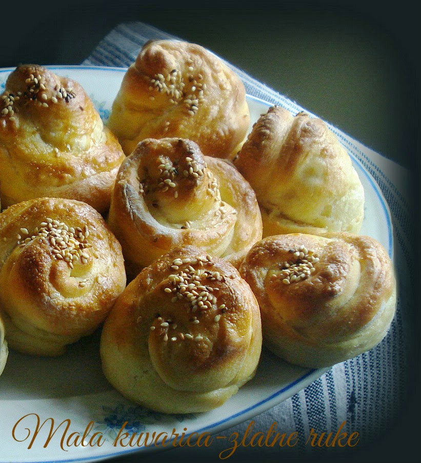 MALA KUVARICA ZLATNE RUKE Uvrnute pogačice