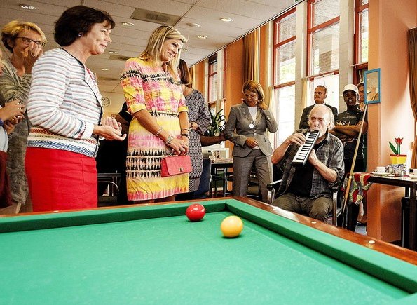 Queen Maxima visited "Kansfonds" which is a aid fund in Delft. Queen Maxima wore  silk print summer dress