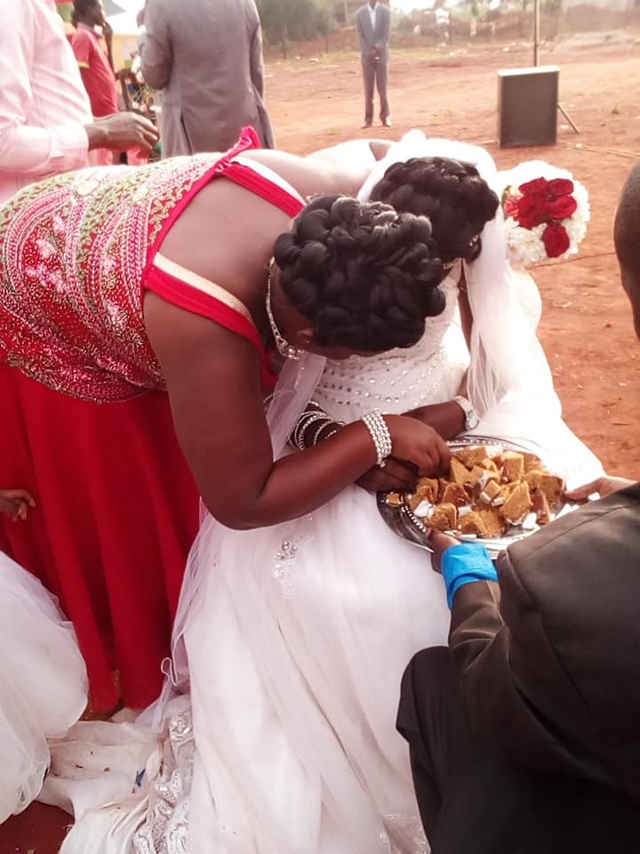 WOMAN shocks people at wedding, she looks so sad on the big day, Was she forced?(VIRAL PHOTOs). forc%2B7 - WOMAN shocks people at wedding, she looks so sad on the big day, Was she forced?(VIRAL PHOTOs).