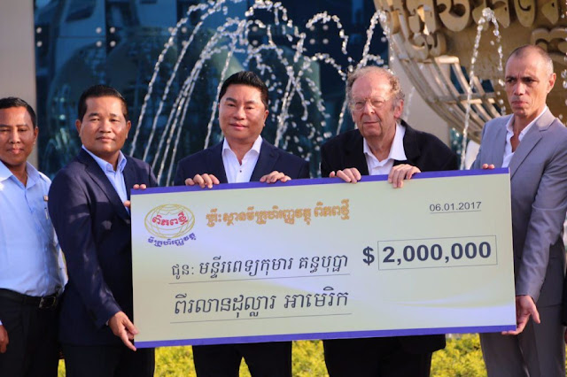 Don de deux millions de dollars aux hôpitaux Kantha Bopha Don de deux millions de dollars aux hôpitaux Kantha Bopha
