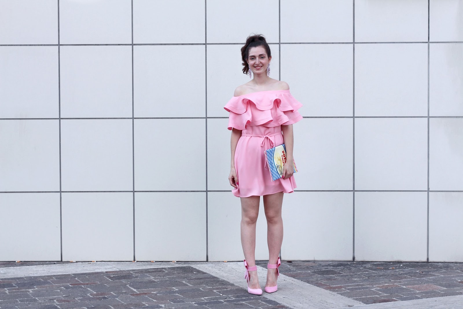 fashion style blogger outfit ootd italian girl italy trend vogue glamour pescara pink volant ruffles ruches off-shoulder dress top chicwish dress link bow heels shoes décolleté axels laboratory soutache earring orecchini zara patatine potatos bag clutch pop