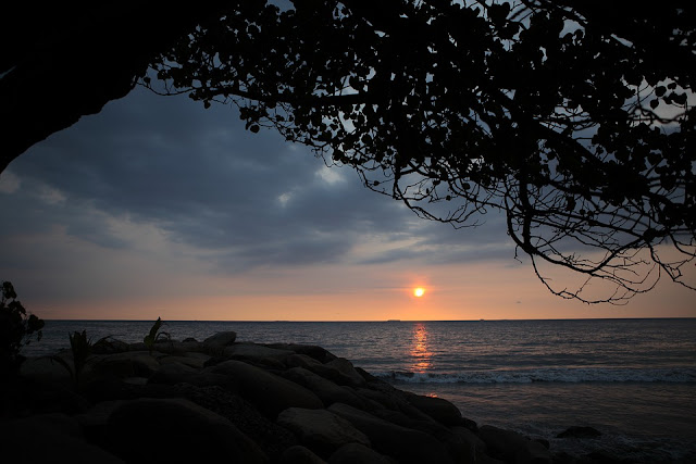 Tempat-tempat Keren Yang Wajib Dikunjungi Saat Di Bali 06 Pantai Padang-padang Tempat-tempat Keren Yang Wajib Dikunjungi Saat Di Bali 06 Pantai Padang-padang