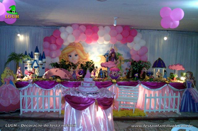 Decoração tradicional luxo de tecido tema Barbie e as Três Mosqueteiras Decoração luxo tradicional forradas com toalhas de tecido - tema Barbie e as Três Mosqueteiras