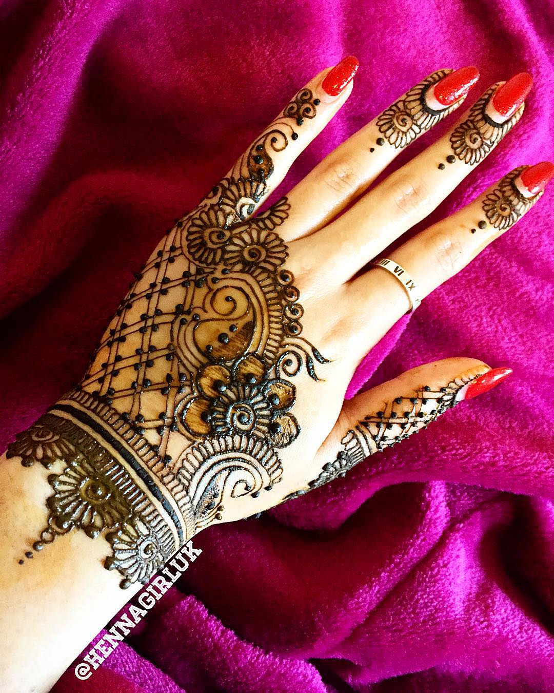 125+ New Simple Mehndi/Henna Designs for Hands - Buzzpk