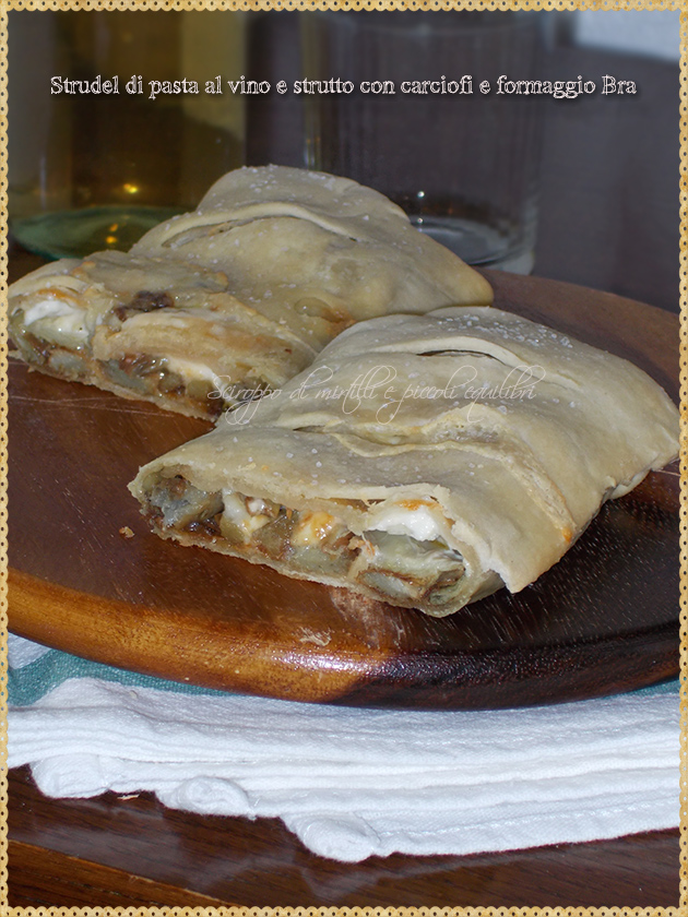 Strudel di pasta al vino e strutto con carciofi e formaggio Bra