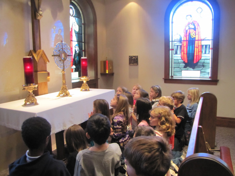 2nd-grade-visits-Adoration-Chapel-0021.jpg (800×600)