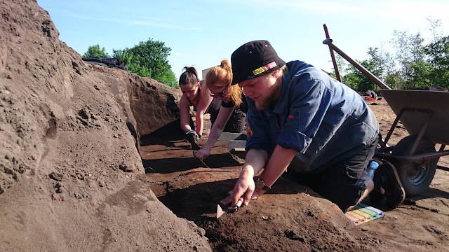 Danish Viking grave reveals archaeological mysteries Danish Viking grave reveals archaeological mysteries