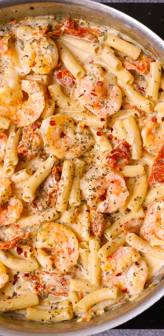 SHRIMP PASTA WITH CREAMY MOZZARELLA SAUCE #shrimp #pasta #creamy #mozzarella #mozzarellasauce #pastarecipes #easypastarecipes