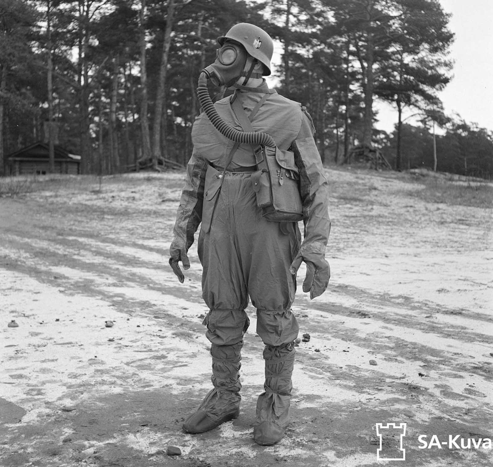 A soldier shows off gas attack equipment. After 1940, Finnish forces were able to buy arms and equipment from Germany, eventually cooperating to battle the Soviets together.