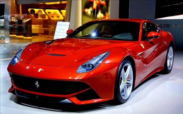 Gambar Mobil Ferrari - OtoNTips