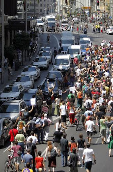 La marcha de indignados que partió el miércoles de la plaza de Oriente de Madrid y cortó el tráfico