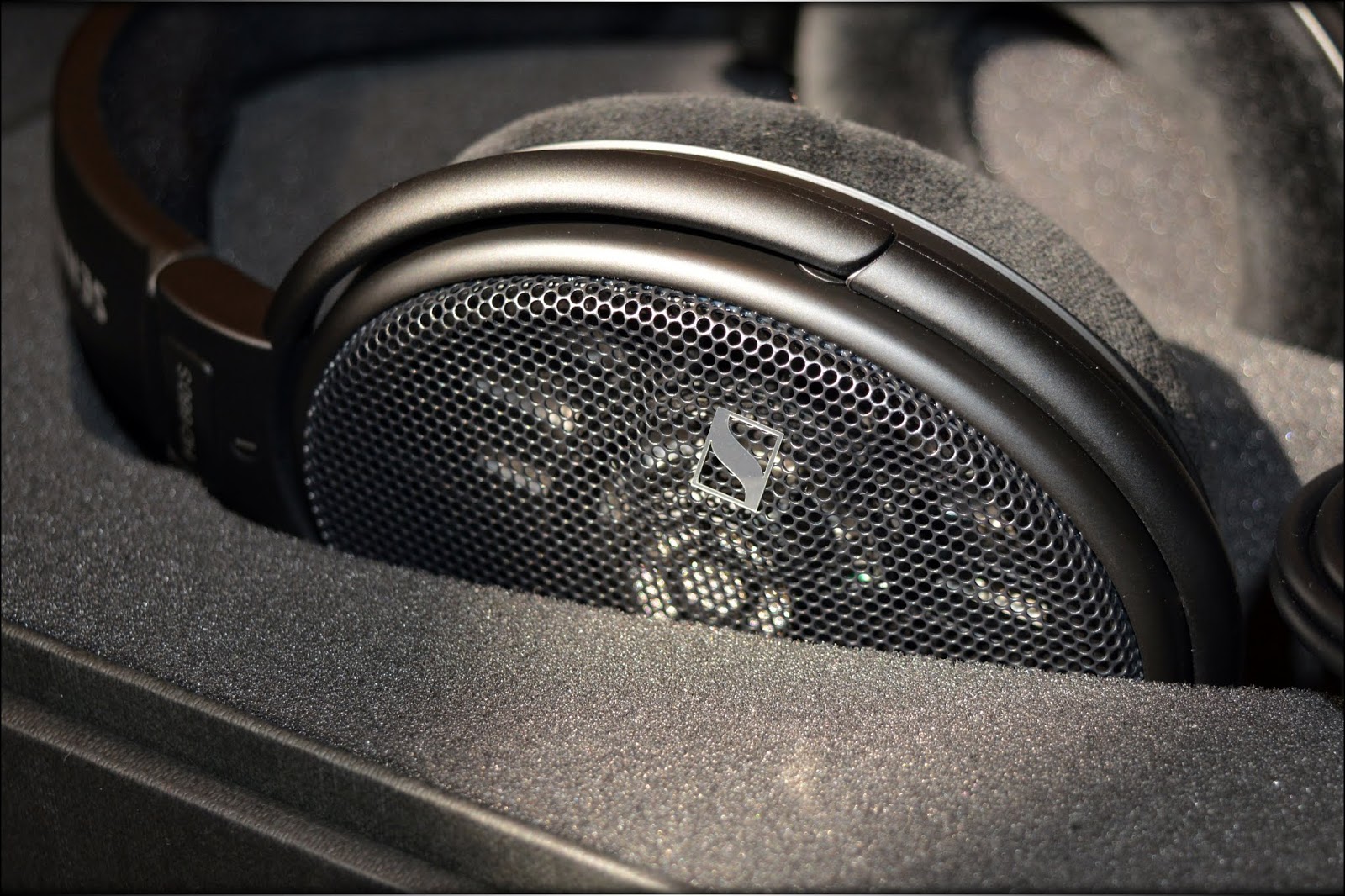 Changing The Status Quo - Sennheiser HD660S Headphones Review
