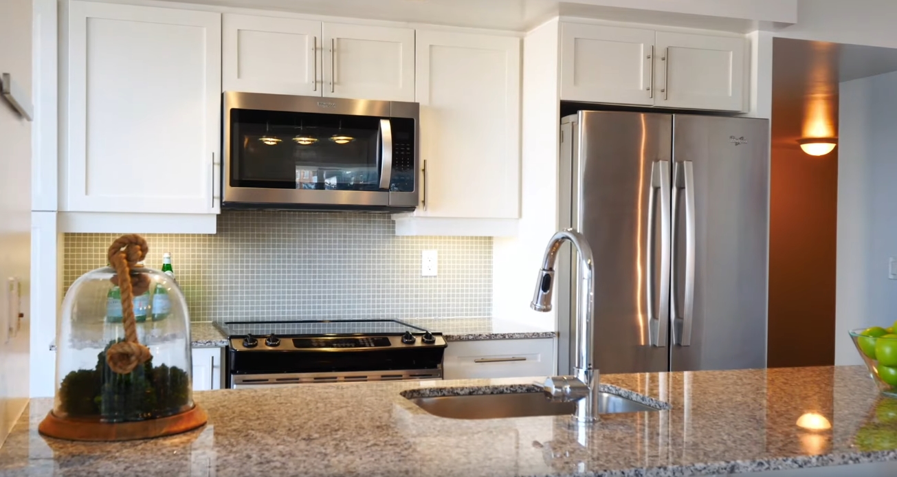 18 Photos vs. 85 E Liberty St #105, Toronto Condo Interior Design Tour