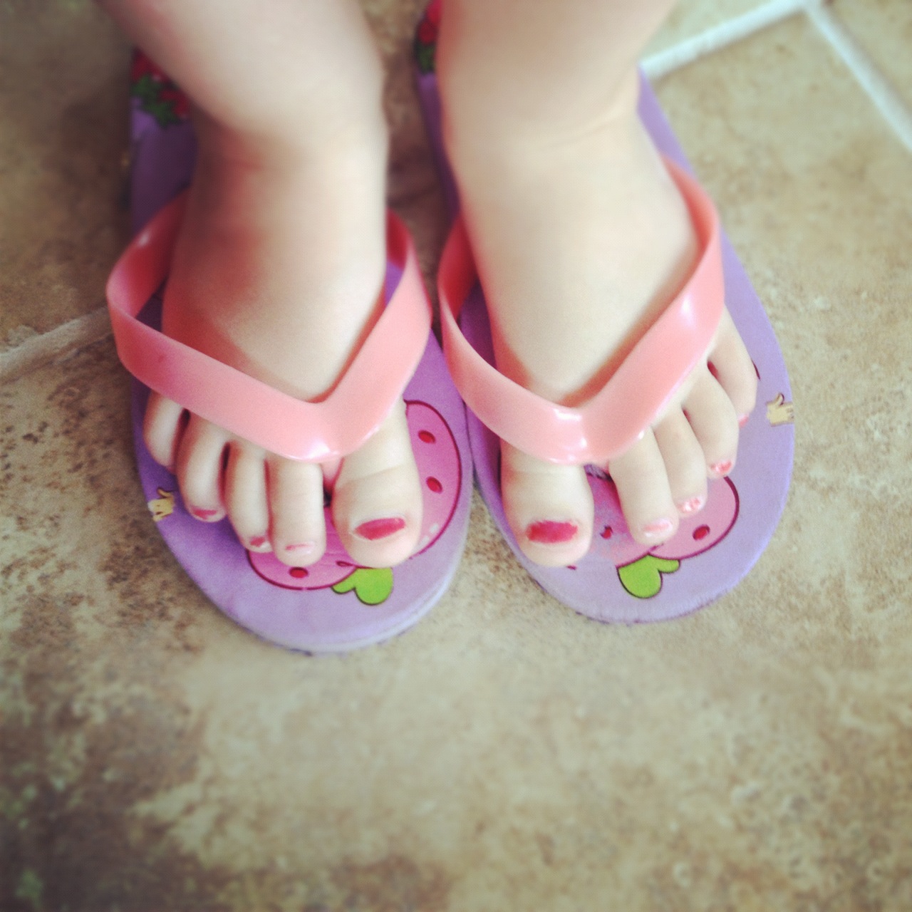 MollyPop Moments: Documenting Life: Your Child's Feet (Week 47)