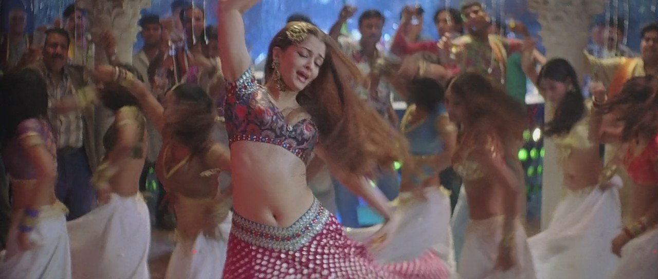 Aishwarya Rai sexy navel in kajra re song, Aishwarya Rai hot navel in kajra re, Aishwarya Rai HD still in bunty bubli
