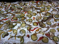 Pizza cu strachino si legume
