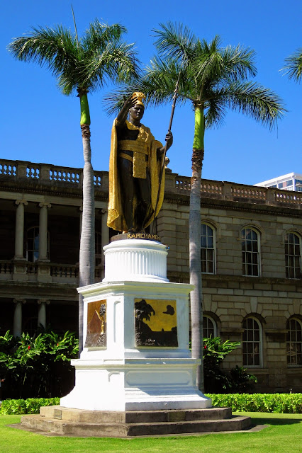 Statue of King Kamehameha in front of Aliiolani Hale (home to the Hawaii State Supreme Court)