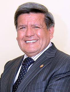César Acuña Foto de César Acuña sonriendo
