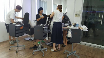 THẦY TRÒ LỚP AB THAM DỰ HỘI THẢO MÀU NHUỘM WELLA TẠI HÀ NỘI