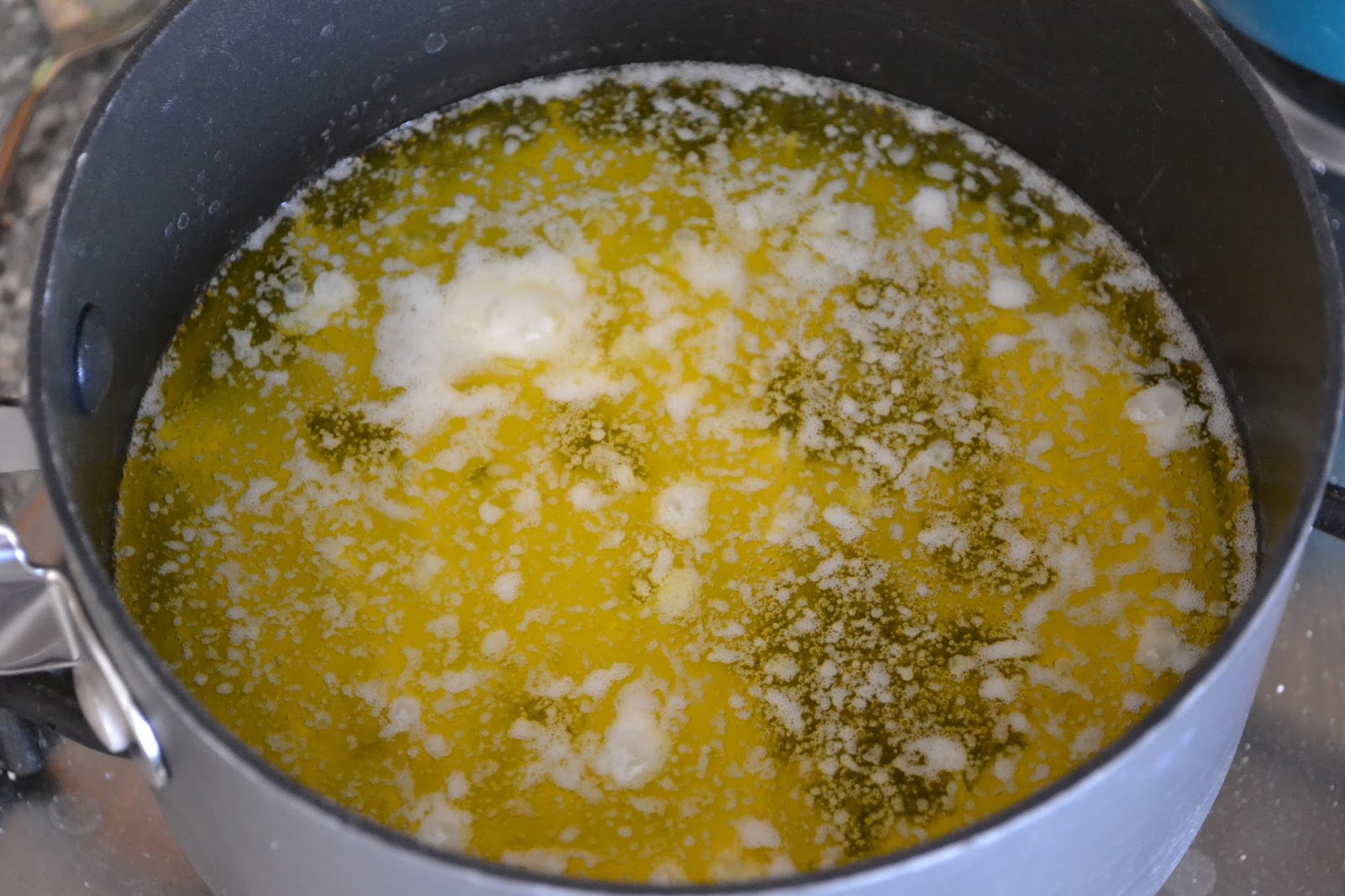 Tu máte maslo, ktoré sa topí už 21 minút. Ja som topila 25 minút.