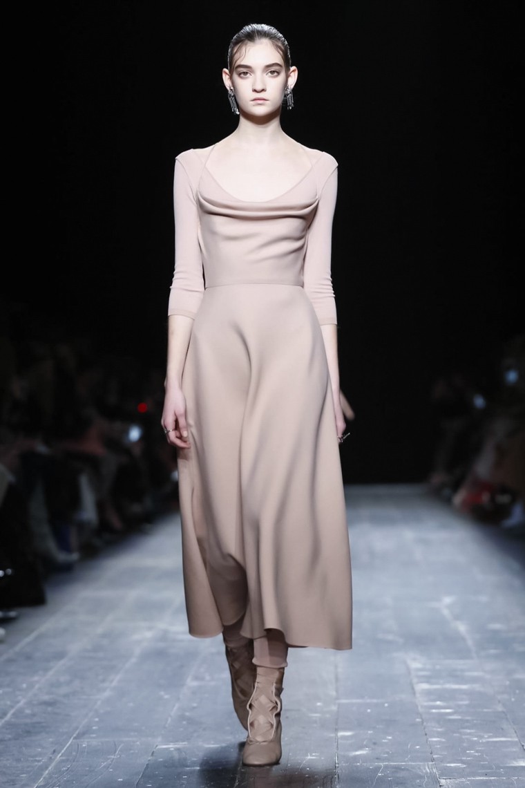 Valentino Fall/Winter 2016-2017 RTW PFW valentino-fall-winter-2016-2017-collection-paris-fashion-week, valentino-fall-winter-2016-2017, valentino-fall-winter-2016, valentino-fall-winter-2017, valentino-fall-winter, valentino-fall, valentino-fall-2016, valentino-fall-2017, valentino-fall-2016-2017, valentino-automne-hiver, valentino-automne-hiver-2016-2017, valentino-automne-hiver-2016, valentino-automne-hiver-2017, paris-fashion-week-2017, du-dessin-aux-podiums, dudessinauxpodiums