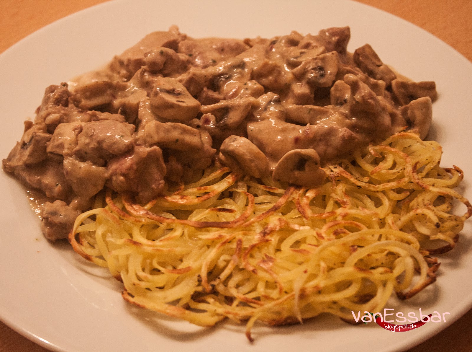 VanEssbar: Kartoffel-Spaghetti Rösti mit Geschnetzeltem vom Schwein