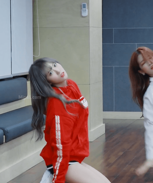 우주소녀 루다 사복 돌핀팬츠