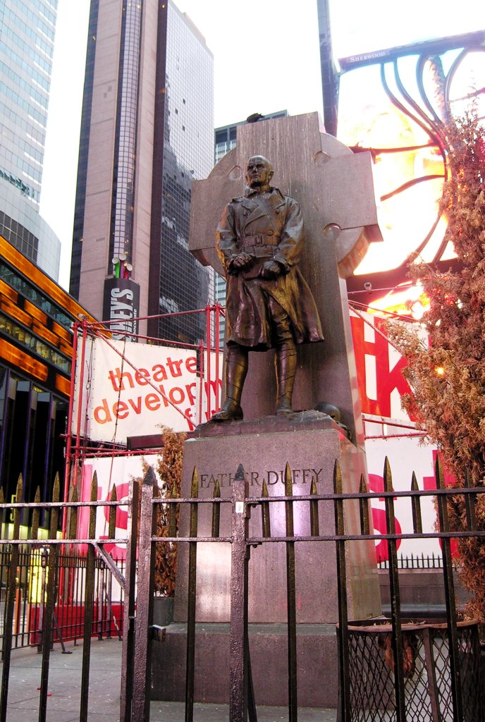 perle evne svinekød Daytonian in Manhattan: The Father Francis P. Duffy Statue -- Times Square