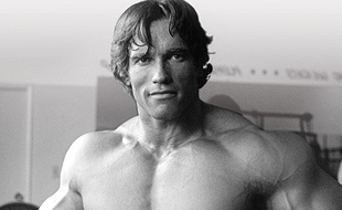 Arnold Schwarzenegger mide 1,88 metros.