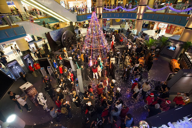 The overview of the concourse. star wars go rogue one chrismas sunway pyramid concourse overview