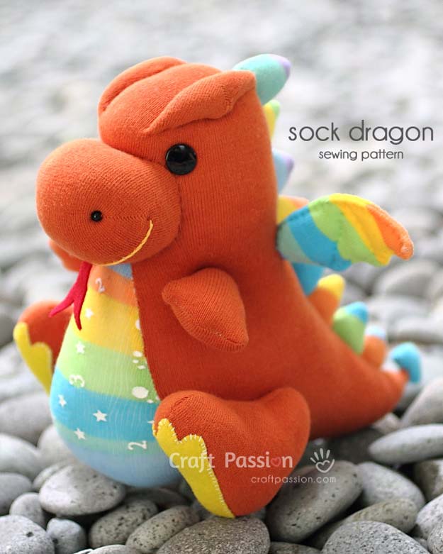 DIY boneka dari kaos kaki bekas berbentuk naga atau dragon DIY boneka dari kaos kaki bekas berbentuk naga atau dragon