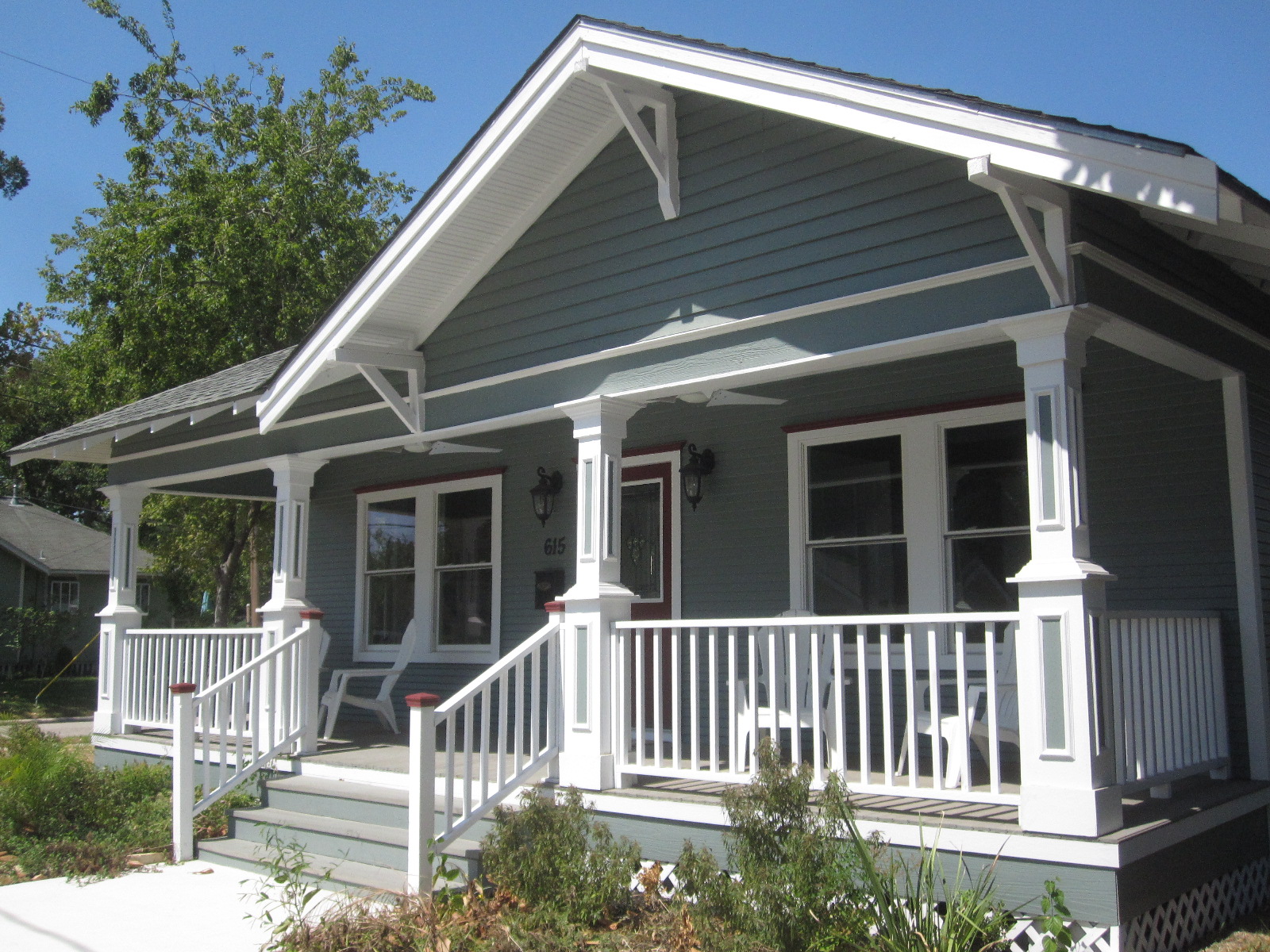 The OtHeR HoUsToN COZY BUNGALOW PORCHES