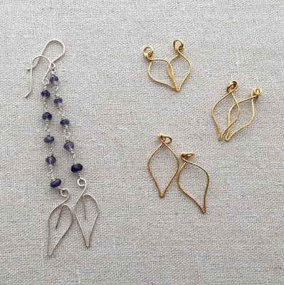 Free wire wrapping tutorial: learn to make wire leaves and feathers at Lisa Yang's Jewelry Blog