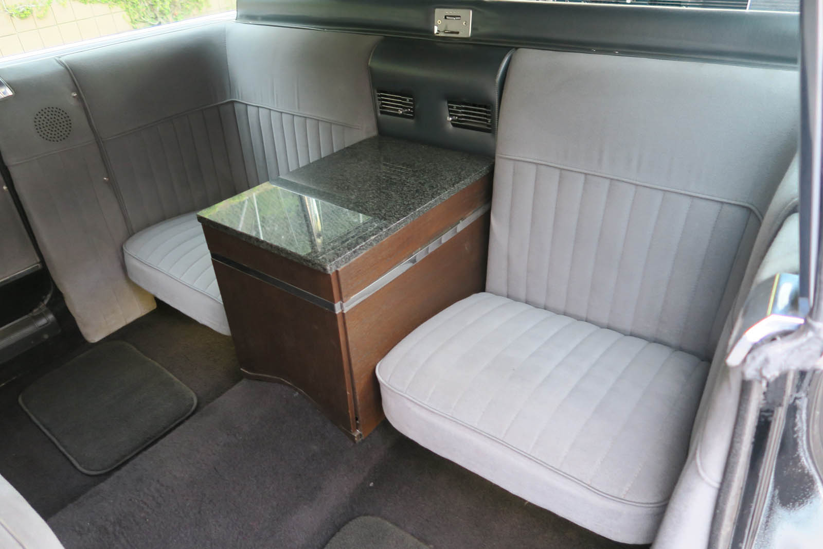 1965-lincoln-continental-limo-mcqueen-41.jpg