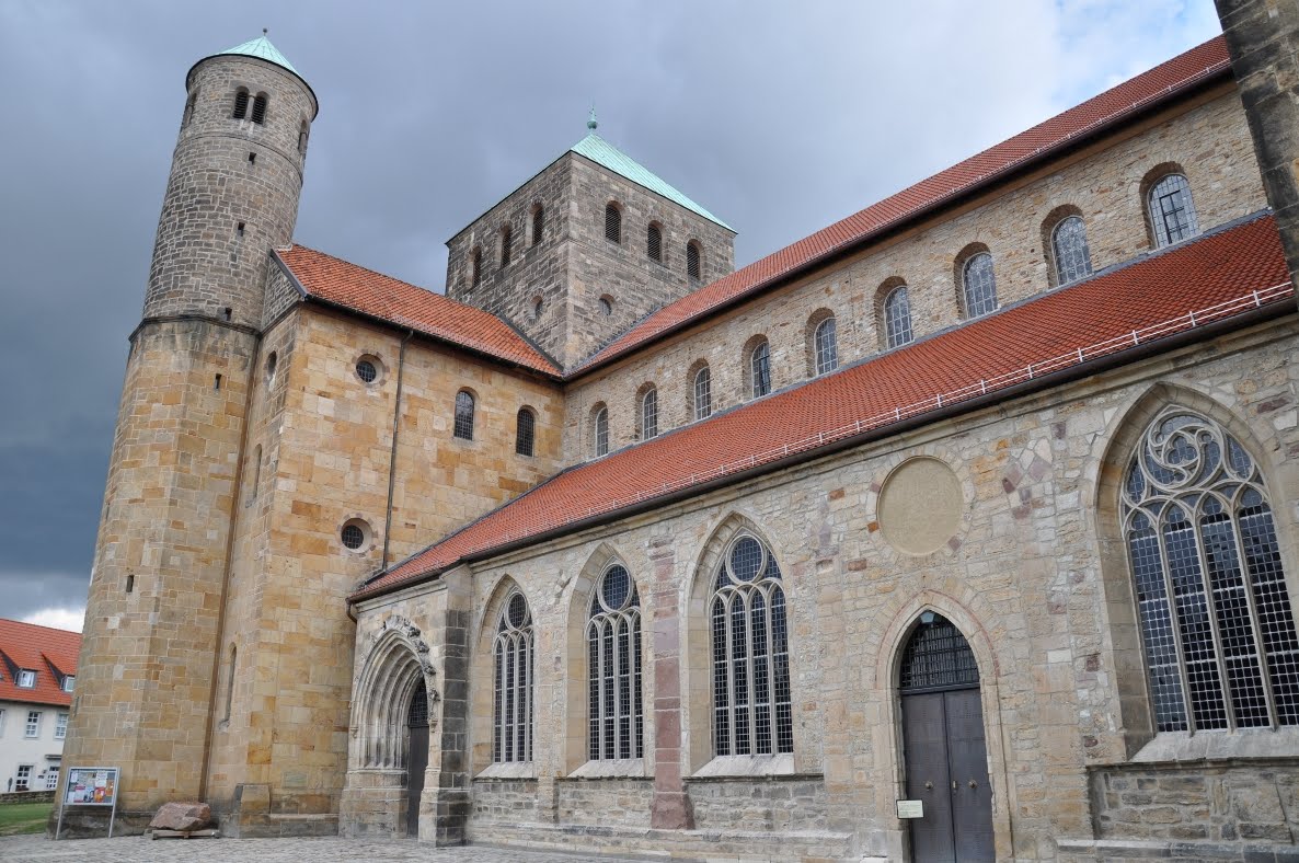 Kościół św Michała W Hildesheim Hildesheim - kościoły
