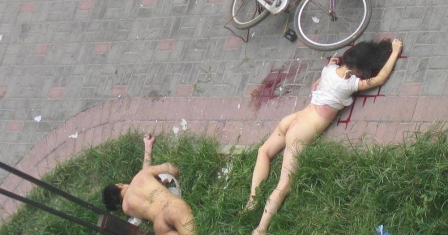 Pearls Photo Chinese Couple Falls To Death After The