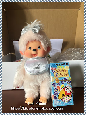 Dégustation de Chocoball à la crème pâtissière en compagnie d'Angie et Bubbles ! kiki monchhichi japanese snacks, japan cosmos, chocoballs, candy, bonbons japonais