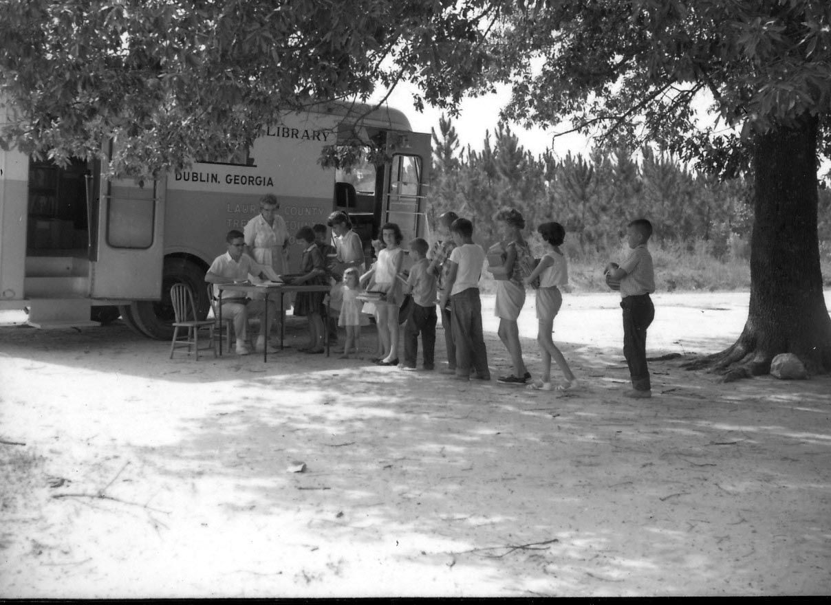 IMAGES OF OUR PAST THE LAURENS COUNTY BOOKMOBILE