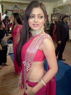 new wallpaper of desi sexy drashti dhami tv actress in pink saree looking sexy and stunning gorgeous wallpaper.jpg