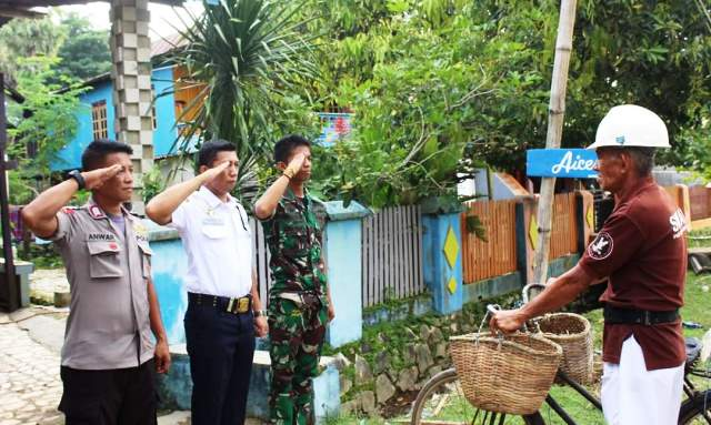 Penjual Ikan Sukses Antar Putranya Jadi Tentara,