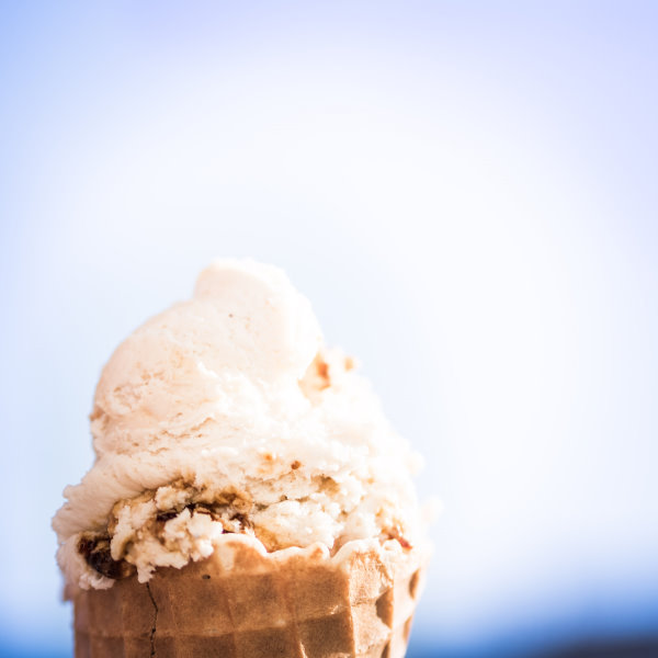 Ein Eis in der ersten Frühlingssonne Ein Eis in der ersten Frühlingssonne