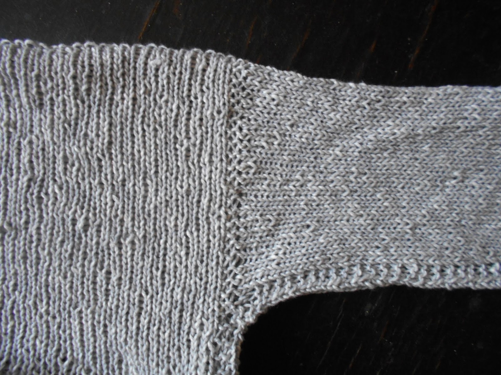 L?ngakera: Sirgest varrukast/On straight sleeve
