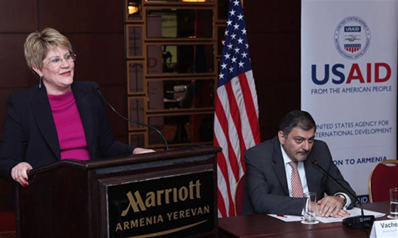 Armenia y USAID firman acuerdo de estrategia anticorrupción